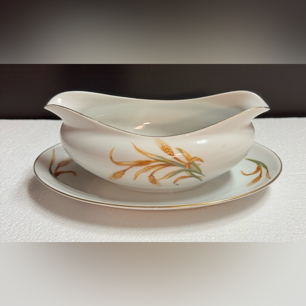 Classic Wheat Pattern Gravy Boat with Saucer